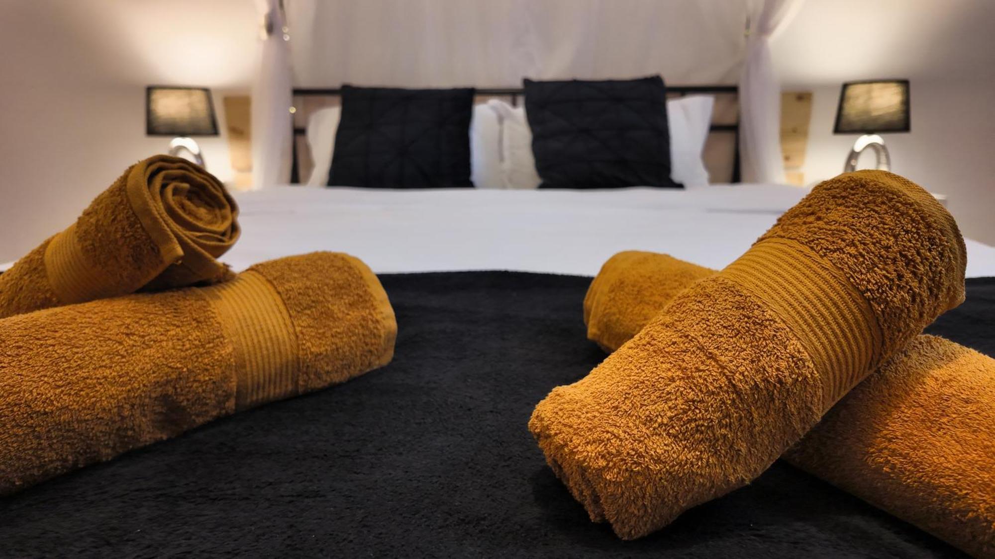 Intimo Oldtown Romantic Apartment Брашов Экстерьер фото