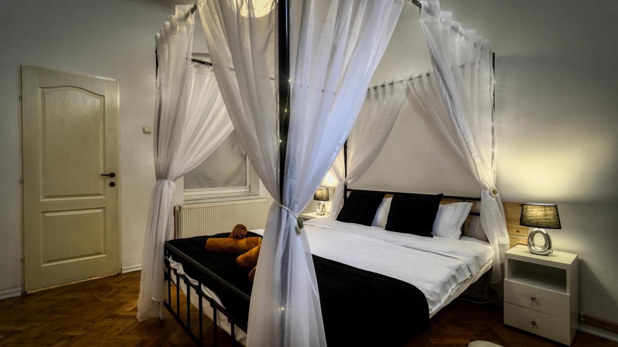 Intimo Oldtown Romantic Apartment Брашов Экстерьер фото