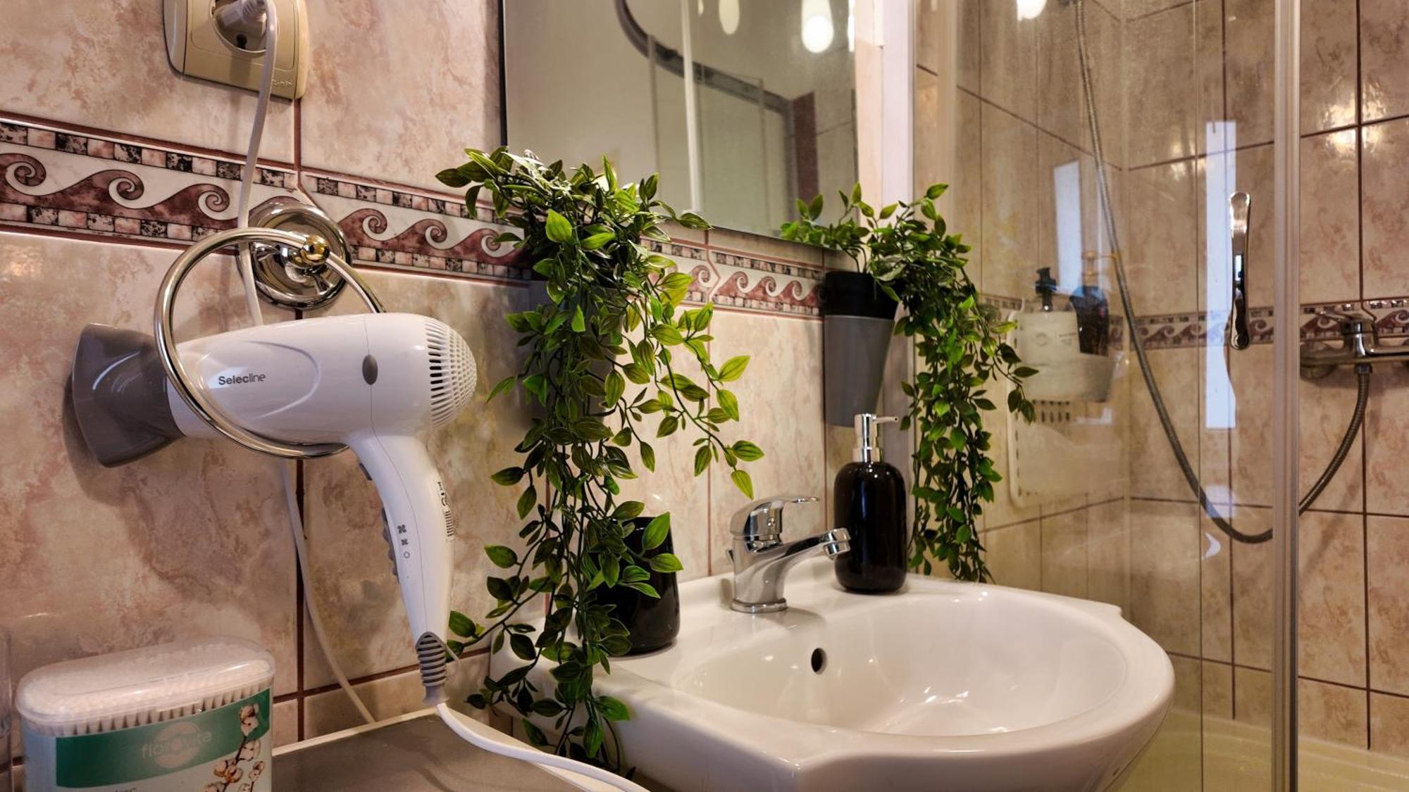Intimo Oldtown Romantic Apartment Брашов Экстерьер фото