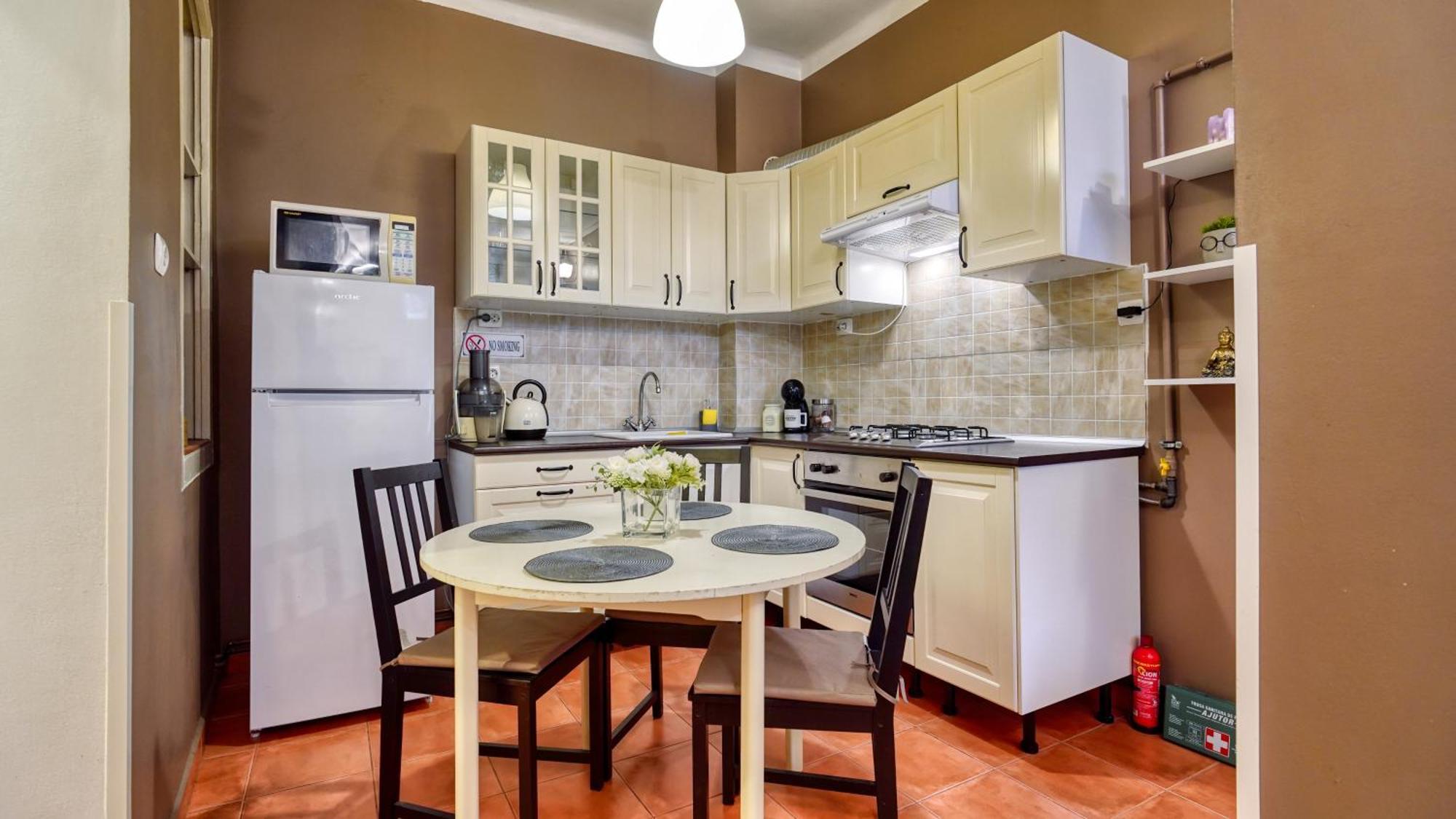 Intimo Oldtown Romantic Apartment Брашов Экстерьер фото