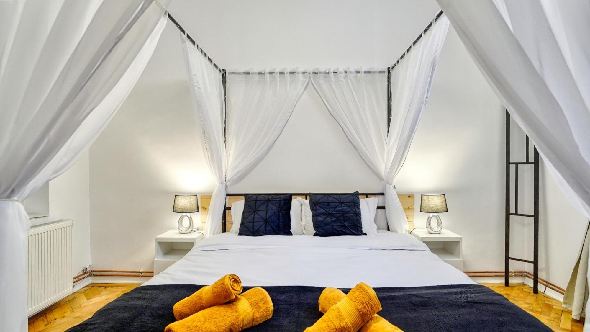Intimo Oldtown Romantic Apartment Брашов Экстерьер фото